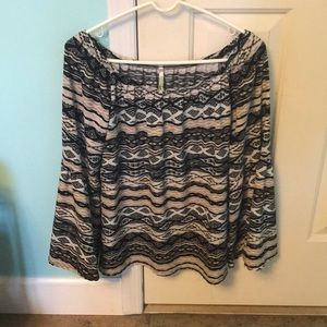 Bell sleeve tribal off the should shirt